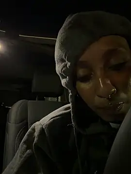 Your_Paris's sex show image