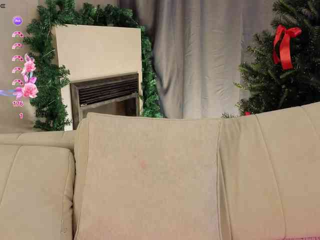 CrimsonAura's sex show image