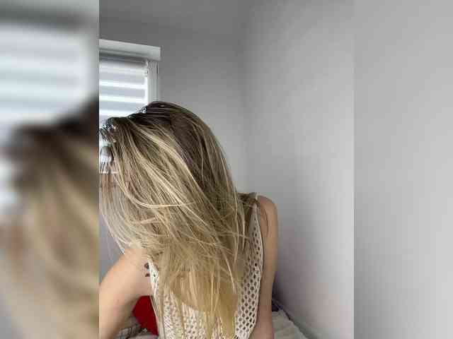 Zoluszka's sex show image