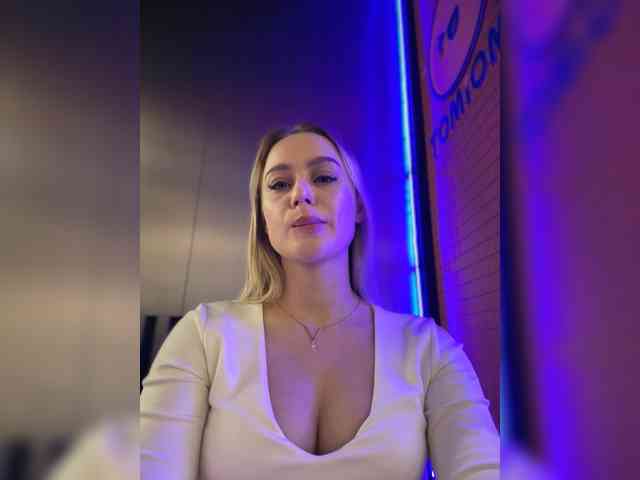 PrettyKatea's sex show image