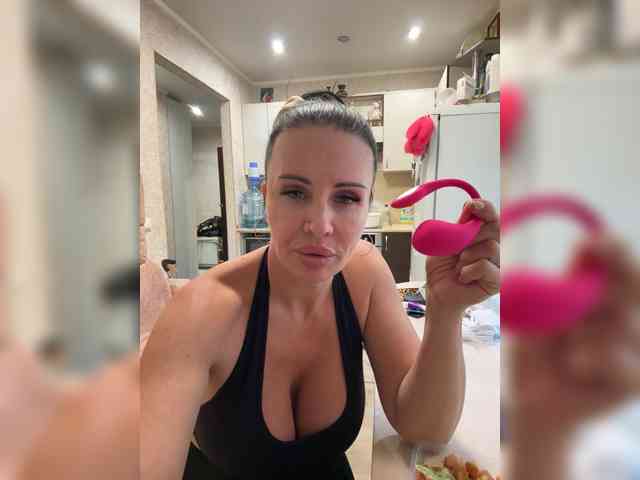 VampIrina11's sex show image VampIrina11's sex show image