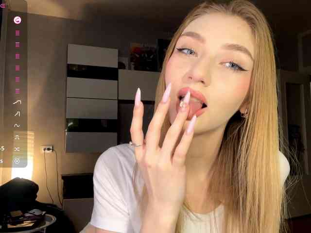 TyeshaDirksen's sex show image