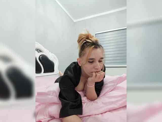 Изображение секс-шоу модели Kitteen Изображение секс-шоу модели Kitteen