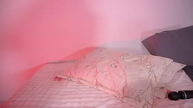 petitevictoria's sex show image