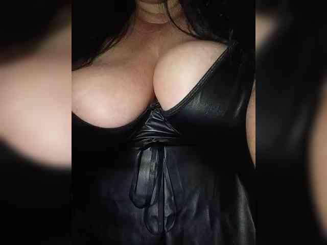 Xo4y2sexa's sex show image