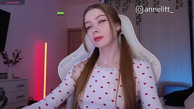 Annelitt's sex show image