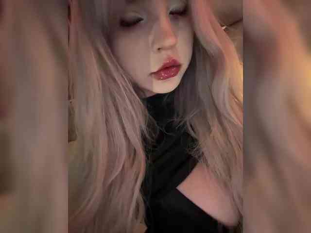 Изображение секс-шоу модели LittleDelora