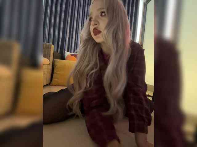 Изображение секс-шоу модели LittleDelora