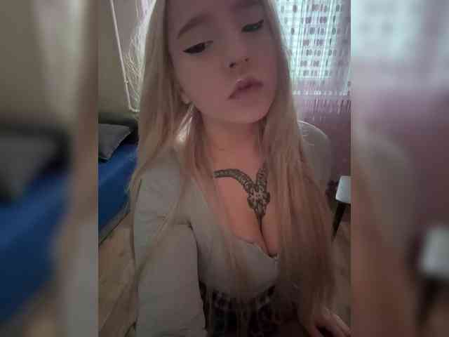 LittleDelora's sex show image