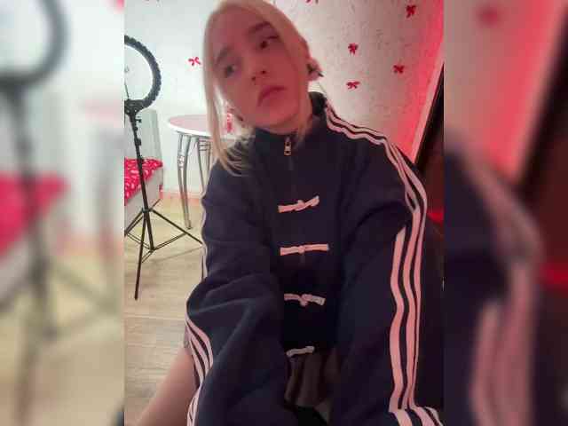 LittleDelora's sex show image