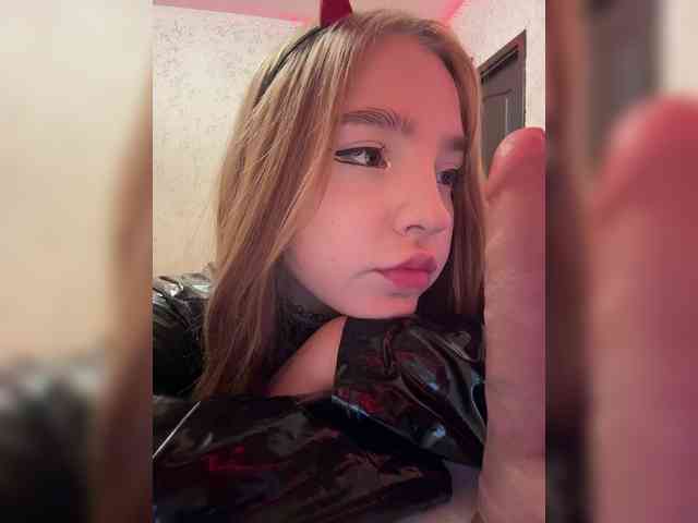 Изображение секс-шоу модели LittleDelora