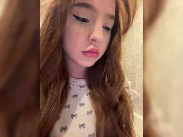 Изображение секс-шоу модели LittleDelora