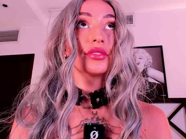 LunaMystyque's sex show image LunaMystyque's sex show image