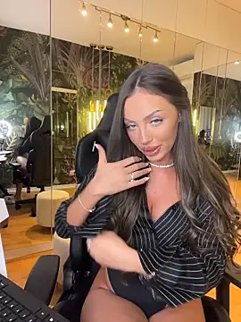 Изображение секс-шоу модели MileySin1111 Изображение секс-шоу модели MileySin1111