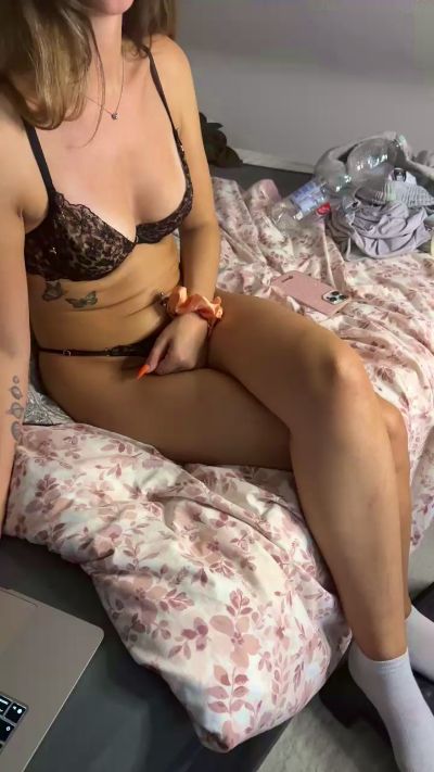 Hotbarbiee's sex show image
