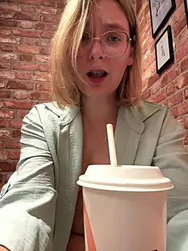 The_Snowwhitee's sex show image