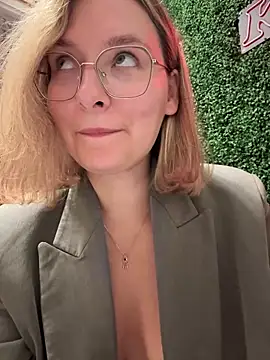The_Snowwhitee's sex show image