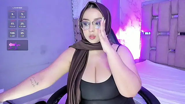 Изображение секс-шоу модели ThanaSaadi