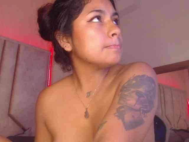 Изображение секс-шоу модели ChantalPetit