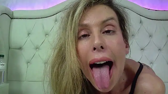 carolinesampaio's sex show image