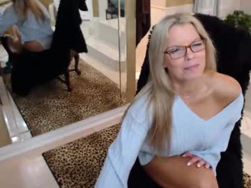 trophywifey's sex show image