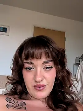 Изображение секс-шоу модели Petite_Juicy_Olive