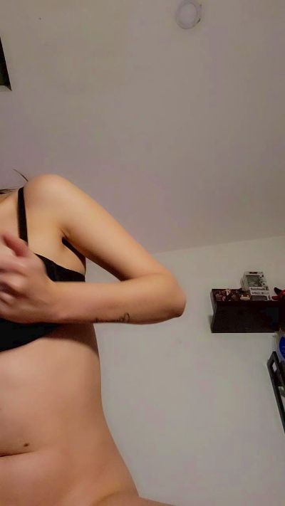 Roxannepiggy's sex show image