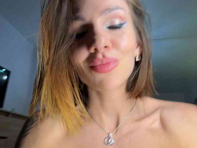 Изображение секс-шоу модели Julia93cherry