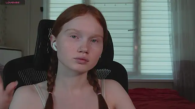 Nellie_baby's sex show image