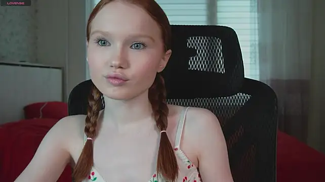 Nellie_baby's sex show image