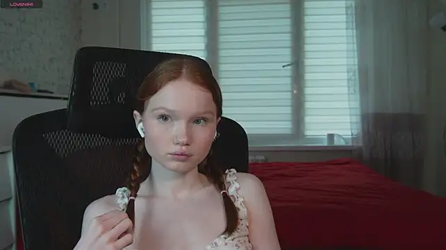 Nellie_baby's sex show image