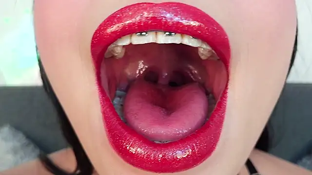 mia_roux13's sex show image