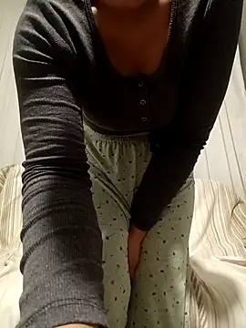 Melekyaraksever2545's sex show image