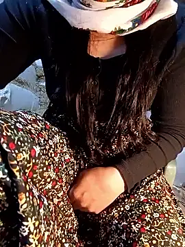 Melekyaraksever2545's sex show image