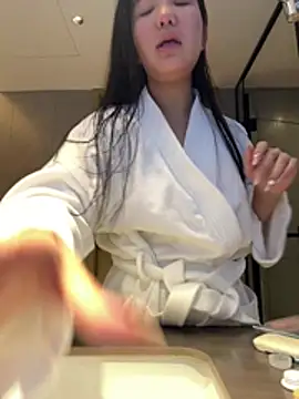 lucy2027's sex show image