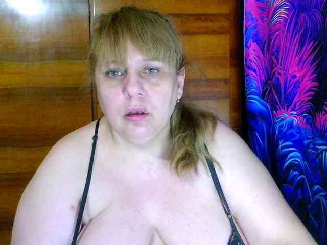 Juliet-A's sex show image