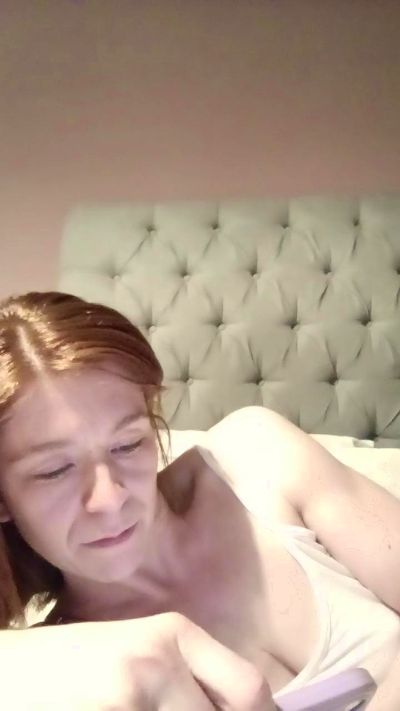 Housewife_Kirst's sex show image