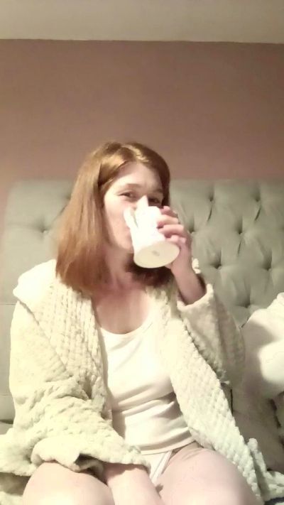 Housewife_Kirst's sex show image