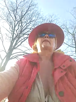 Hot-Muci's sex show image