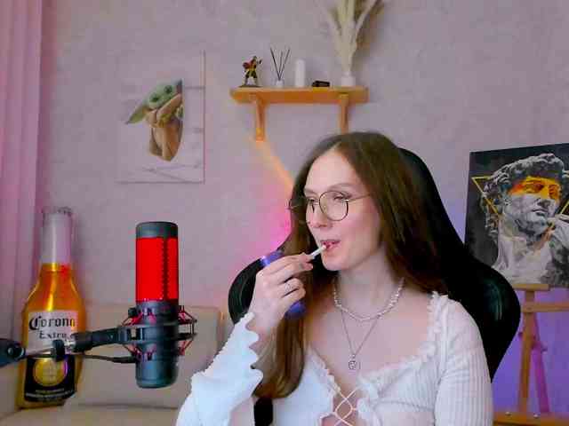 -Lovely's sex show image