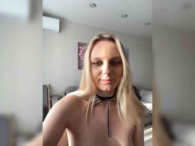 HotWillow's sex show image