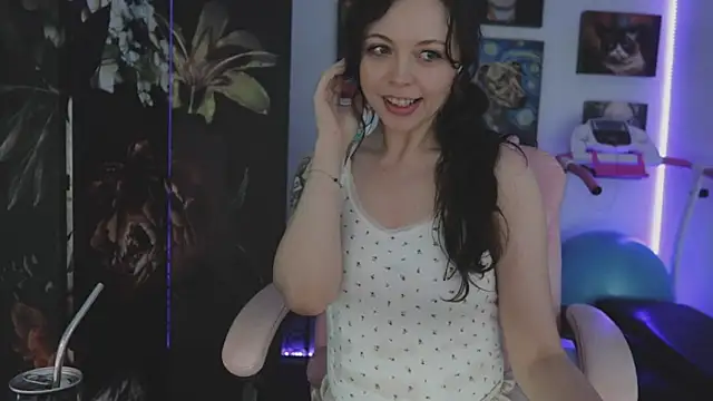 Изображение секс-шоу модели makiyahbelle