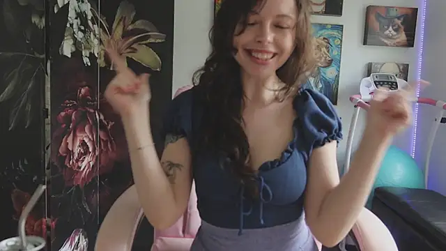 Изображение секс-шоу модели makiyahbelle