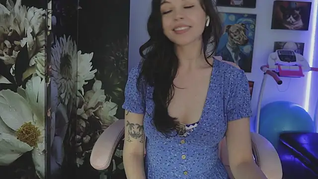 Изображение секс-шоу модели makiyahbelle