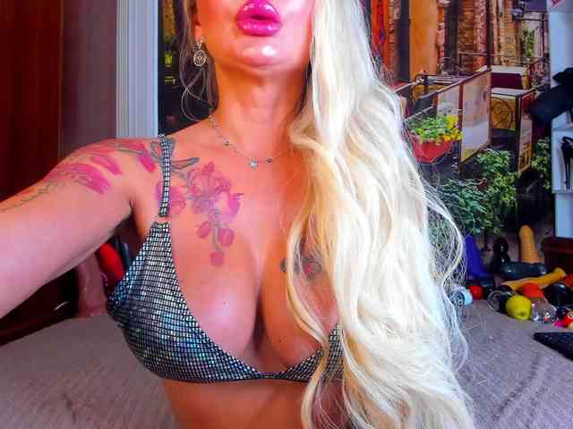 Sexshow-Bild von NikkaHotX Sexshow-Bild von NikkaHotX