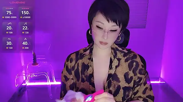 Изображение секс-шоу модели Jin_Jinn