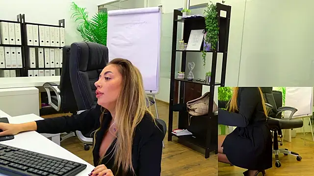 BabesGoWild's sex show image