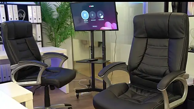 BabesGoWild's sex show image