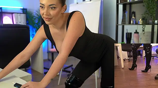 BabesGoWild's sex show image