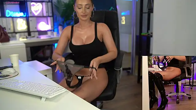 BabesGoWild's sex show image